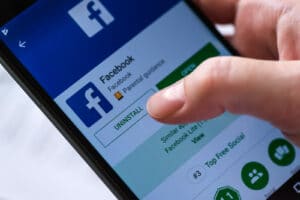 Pracovní nabídky na Facebooku končí